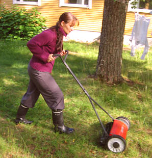 Nurmikoa leikatessa kaloreita kuluu